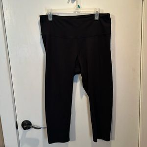 SET OF 3: Old Navy Cropped Go Dry Activewear Leggings